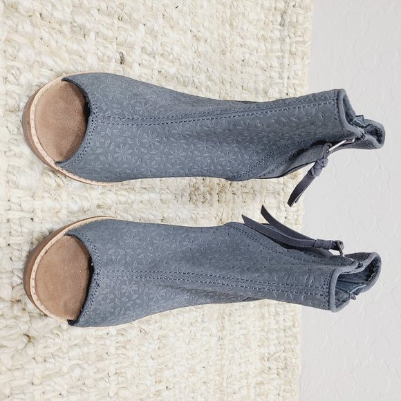 Toms Majorka Leather Peep-Toe Bootie Heels - Picture 3 of 6